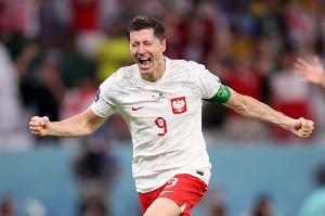 pp电子试玩-世体:82%的波兰球迷选莱万做队长,18%选泽林斯基