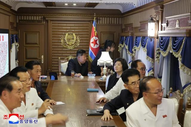 pp电子模拟器-金正恩“多边首秀”,女儿两度亮相